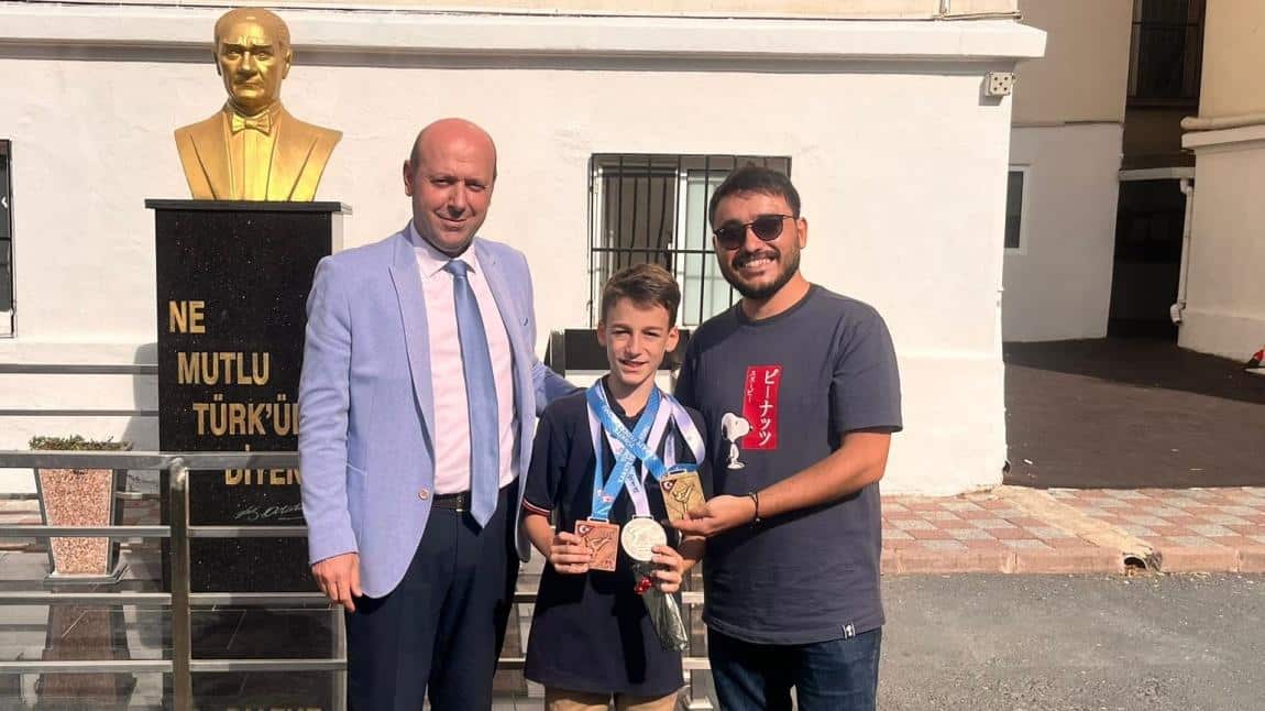 Şampiyon Madalyaya Doymuyor